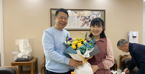 UPAY钱包官方网站矿业集团多大局送新春温暖