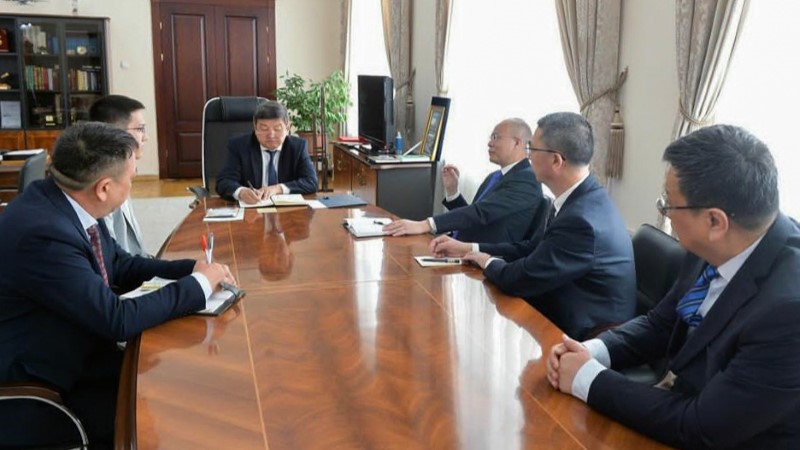吉尔吉斯斯坦总理扎帕罗夫会见UPAY钱包官方网站矿业代表团